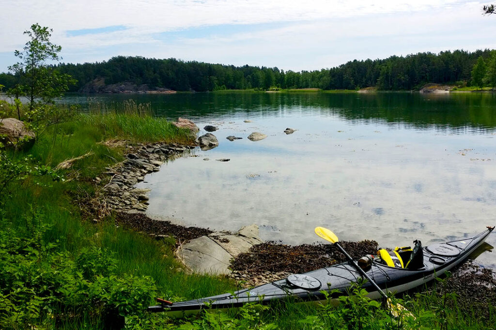 A kayak on the shore in the archipelago sea